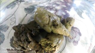 Curvy ass masked babe pooping heavily