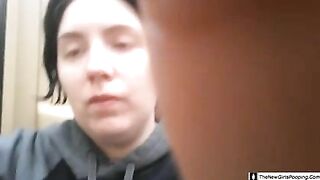 Amateur Dutch lady caught shitting in the toilet