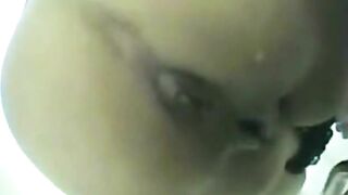 Fingering her juicy asshole while shitting