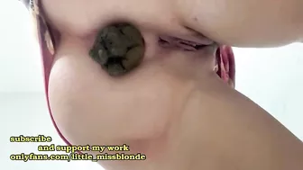Sexy mature pooping at home