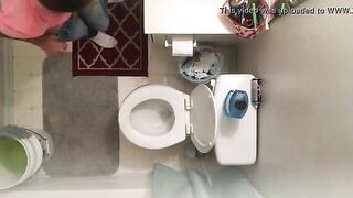 Multitasking and shitting caught on cam