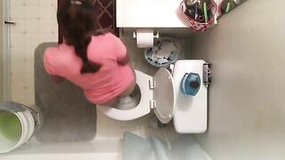 Multitasking and shitting caught on cam