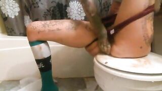 Hot tattooed babe ass fingering and pooping