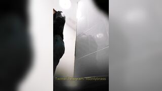 Solo hot pooping ass