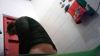 Cute curvy babe super pissing show