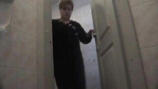 The ultimate granny pussy pee closeup