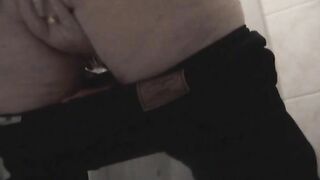 The ultimate granny pussy pee closeup