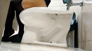 Under the stall Closeup