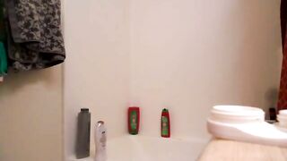 Chubby young girl showing her dirty booty