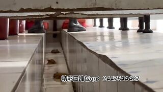 Amateur beautiful women poop in the toilet