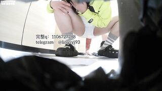 Beautiful women scat show in the toilet