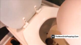Stunning redhead girl dropping big dump