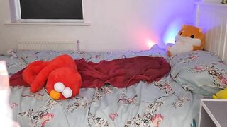 Blnde girl poo in Diaper and smear