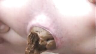 Nice big booty lady shitting outdoor