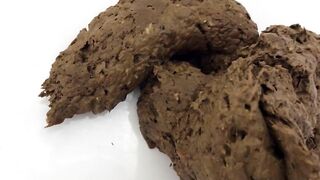 Huge Round Ass Taking Dump