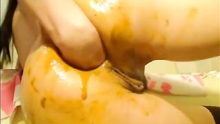 Slutty babe takes big dildo and banana in her booty