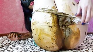 Slut smearing her shitty asshole