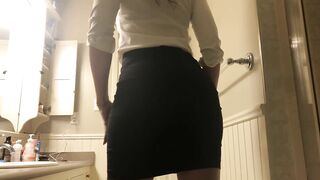 Office slut dropping huge shit