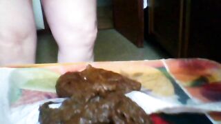 Dirty phat ass mature lady dropping shit