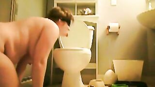 Chubby hairy lady shitting and eating