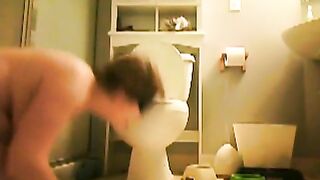 Chubby hairy lady shitting and eating