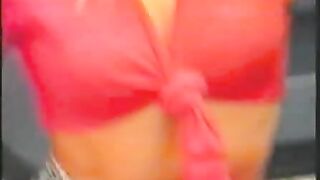 Amateur girl pissing