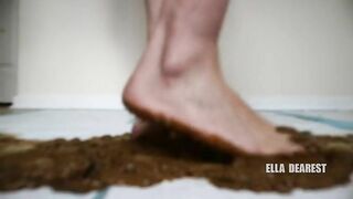 Barefoot Poo Trampling vid