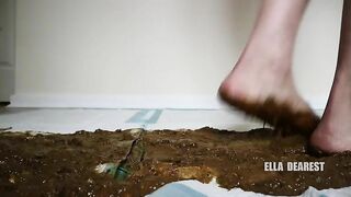 Barefoot Poo Trampling vid