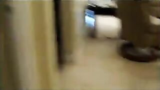 Amateur Lady Cheryl pissing