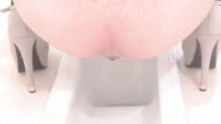 Smooth ass girlfriend dropping shit closeup