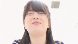 Bubbly Japanese mommy shitting