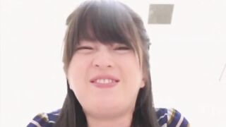 Bubbly Japanese mommy shitting