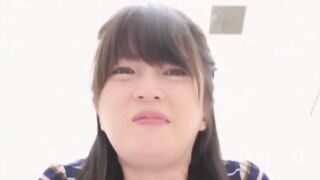 Bubbly Japanese mommy shitting