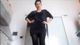 Italian girl shitting on a plate