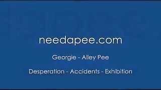 Mature lady piss in alley