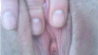 Nympho pee & fingering