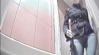 Peeing Spy WC Milfs vid