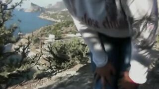 Amateur lady power piss in the hills