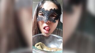 Sexy Scat Snack From Sexy Lady