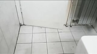 Step Sister Piss in Parents Tub