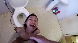 Toilet piss and blowjob fun