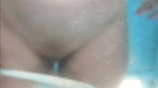 Voyeur piss in shower