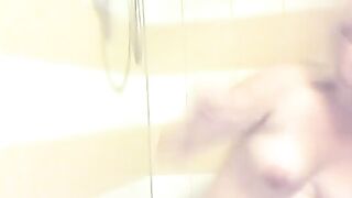 Amateur yummy wife gets pee on her body