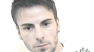 Amateur yummy wife gets pee on her body