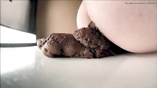 Juicy round ass lady shitting and ass fingering