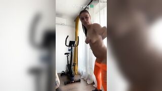 Very hot ass gym lady pushing shit