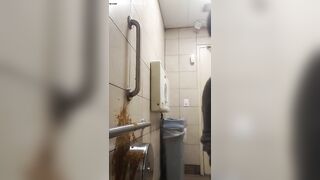 Big booty milf showing her yummy shitting ass