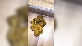 Naked hot booty babe shitting