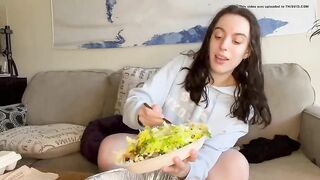 Curvy hot busty milf gets naked for shitting