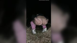 Chubby amateur teen babe dropping shit outdoor